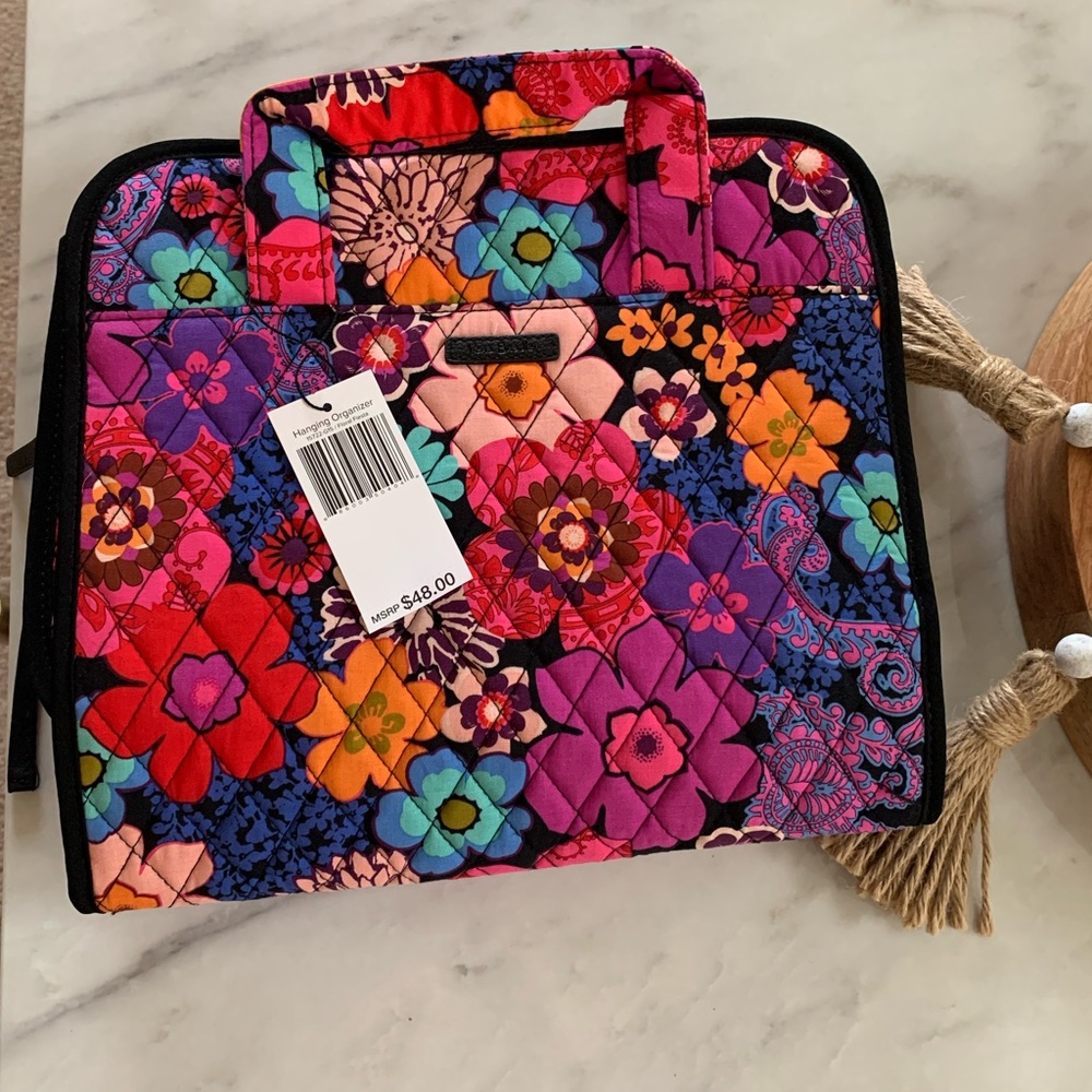 NWT…Vera Bradley hanging organizer in Floral Fiesta.